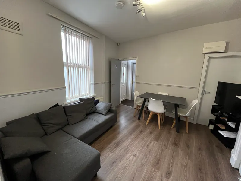 Large 3 Bed House // July 2026 - Image 7